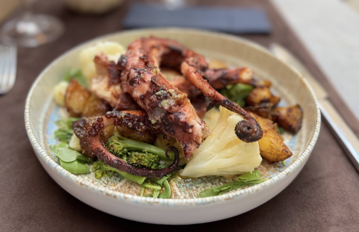 Grilled octopus with potatoes
