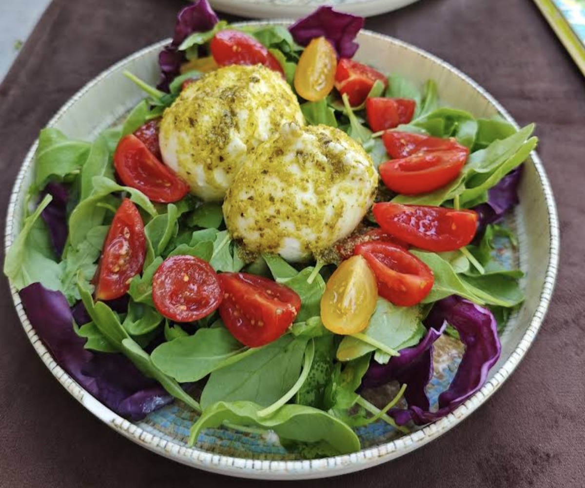 Burrata and rocket salad