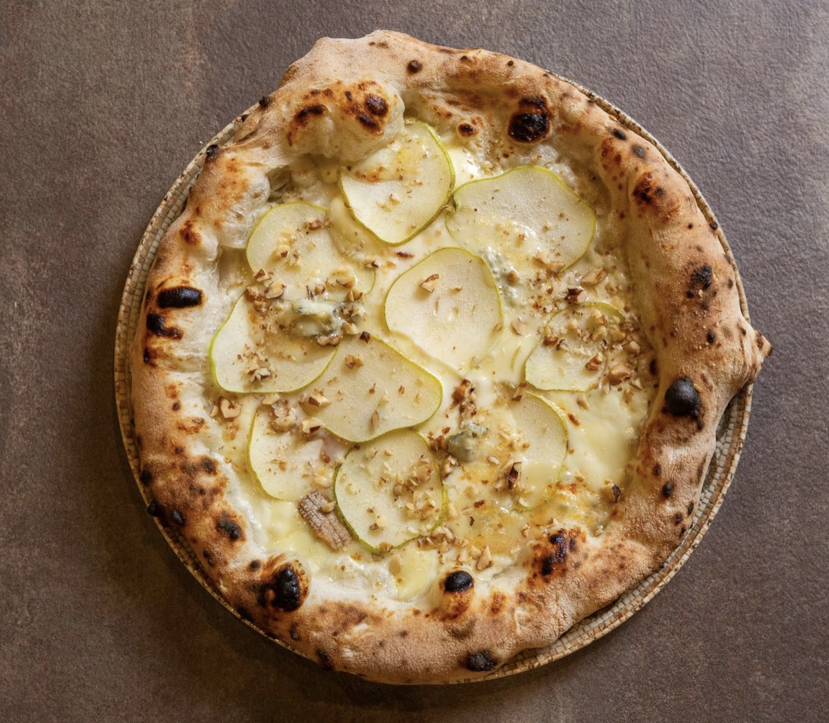 Pear and gorgonzola pizza