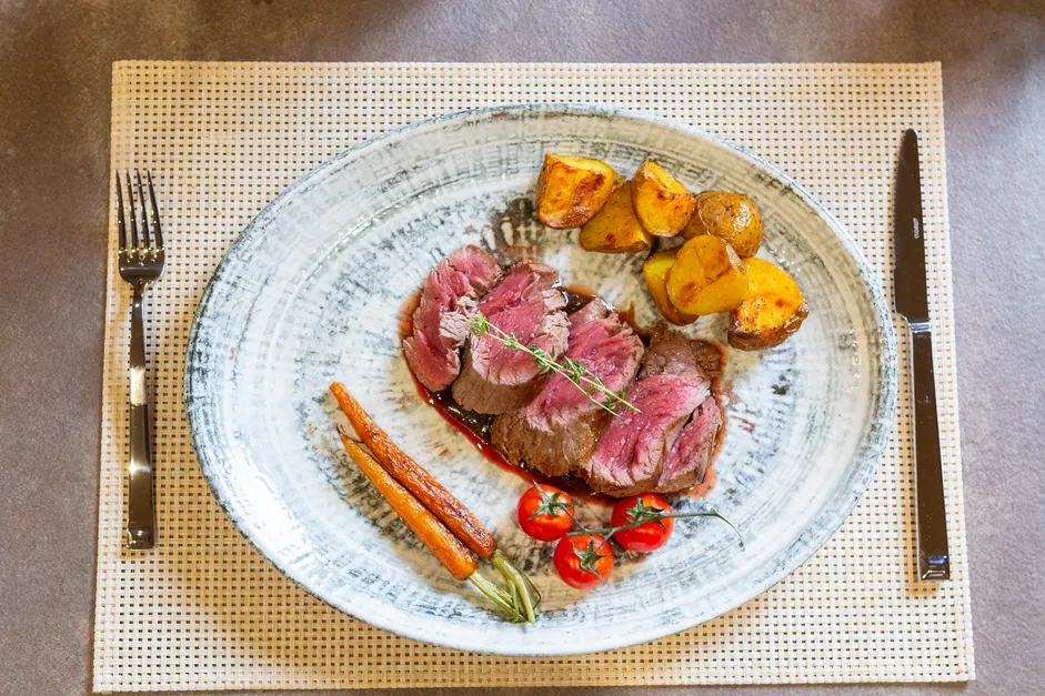 Peppersteak with roasted baby potatoes